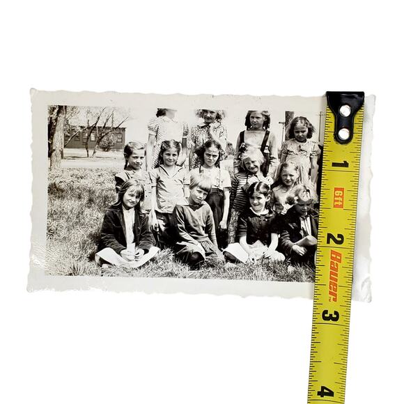Vtg Children Class Photo Monochrome Photography Found Snapshot Landscape - Picture 2 of 4